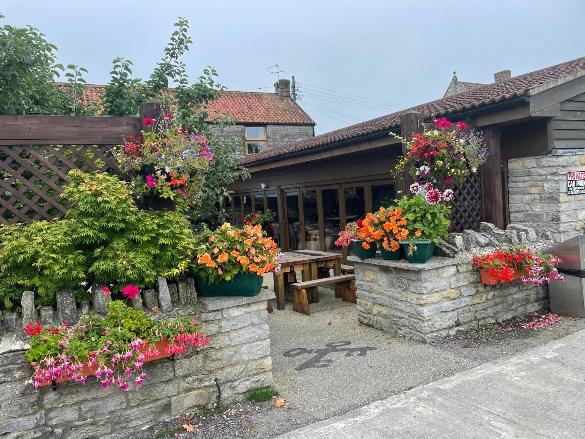 Cross Keys Inn Lydford-on-Fosse Esterno foto