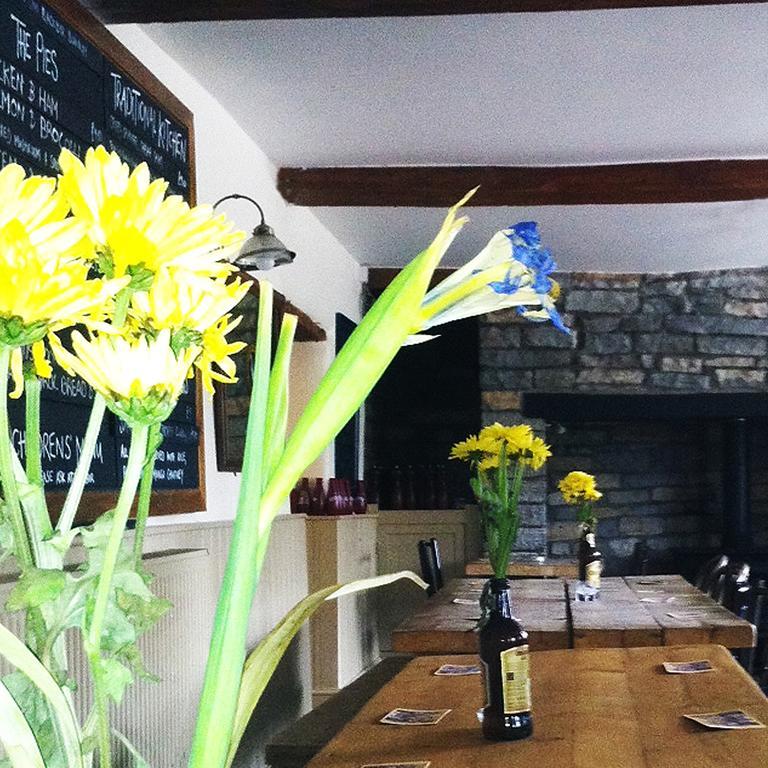 Cross Keys Inn Lydford-on-Fosse Esterno foto